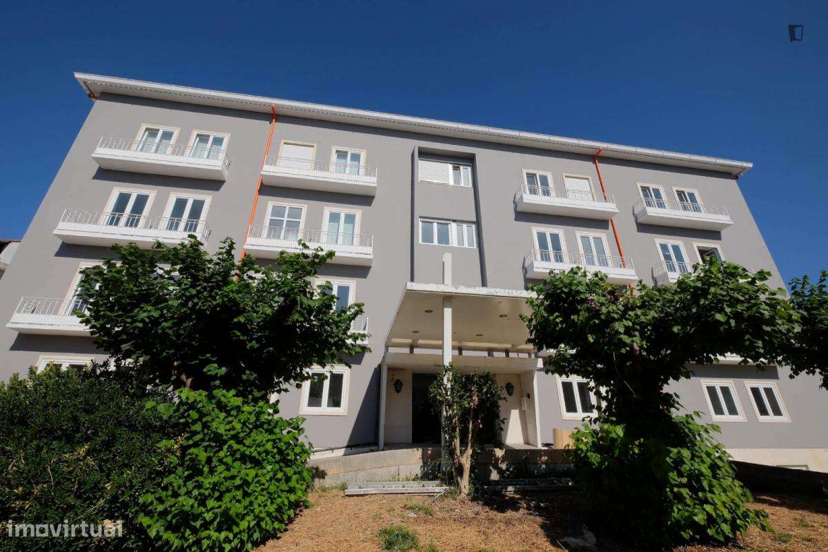 Quarto - localizado em Montes Claros Coimbra - Grande imagem: 2/10