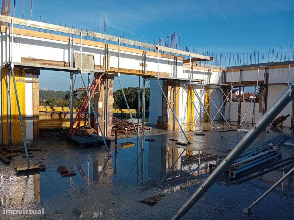 Apartamento T2 em Condomínio Fechado nos Pousos - Tecnologia Verde - Grande imagem: 3/20