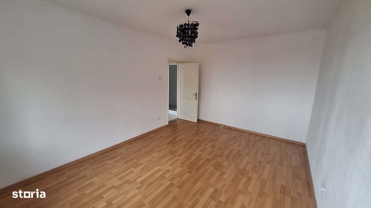 Apartament de vanzare in Constanta, Gara - 2 camere decomandat-2