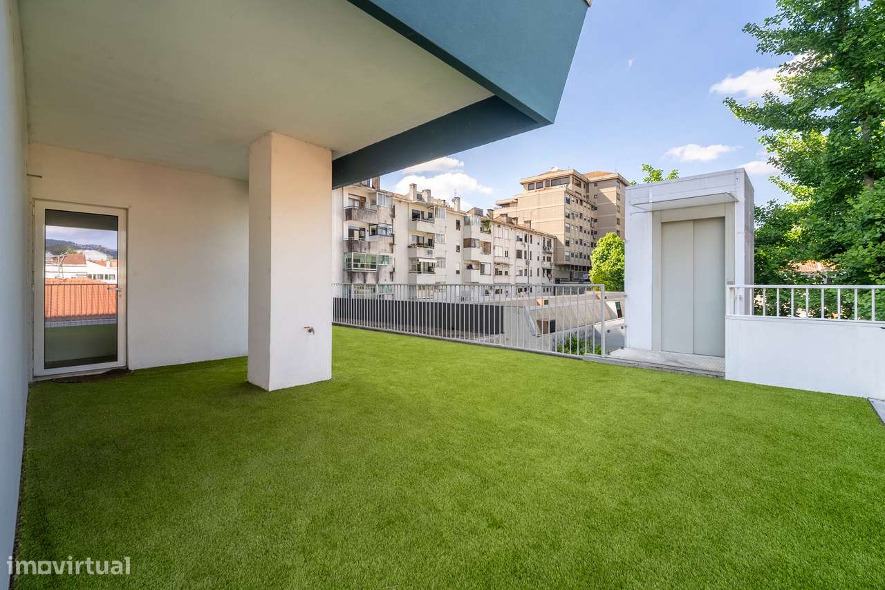Moradia T3 com Jardim e Garagem em Guimarães-44