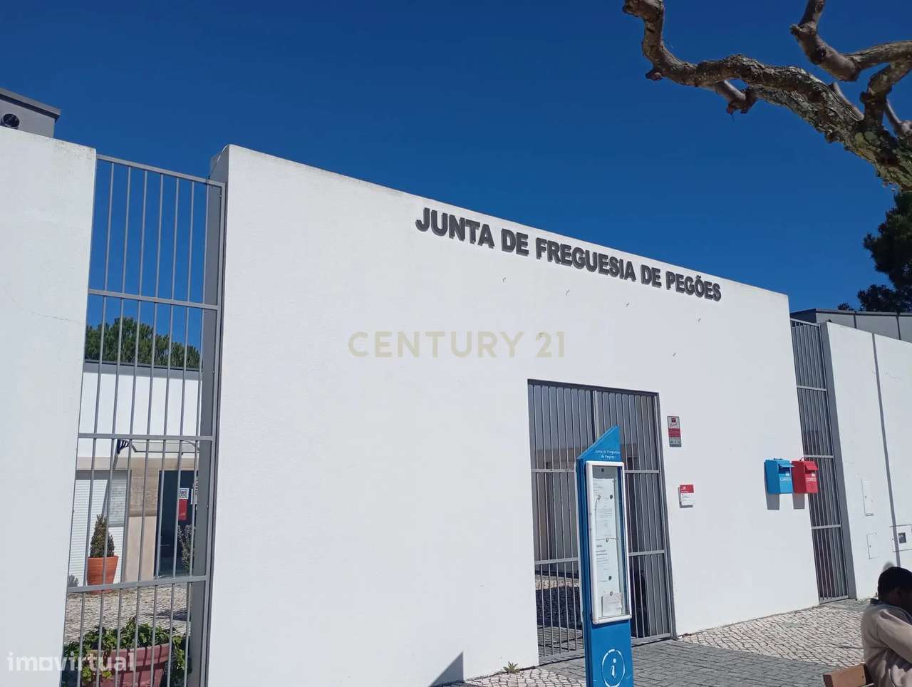 Terreno Urbano para construção de prédio com 3 andares, situado perto-7