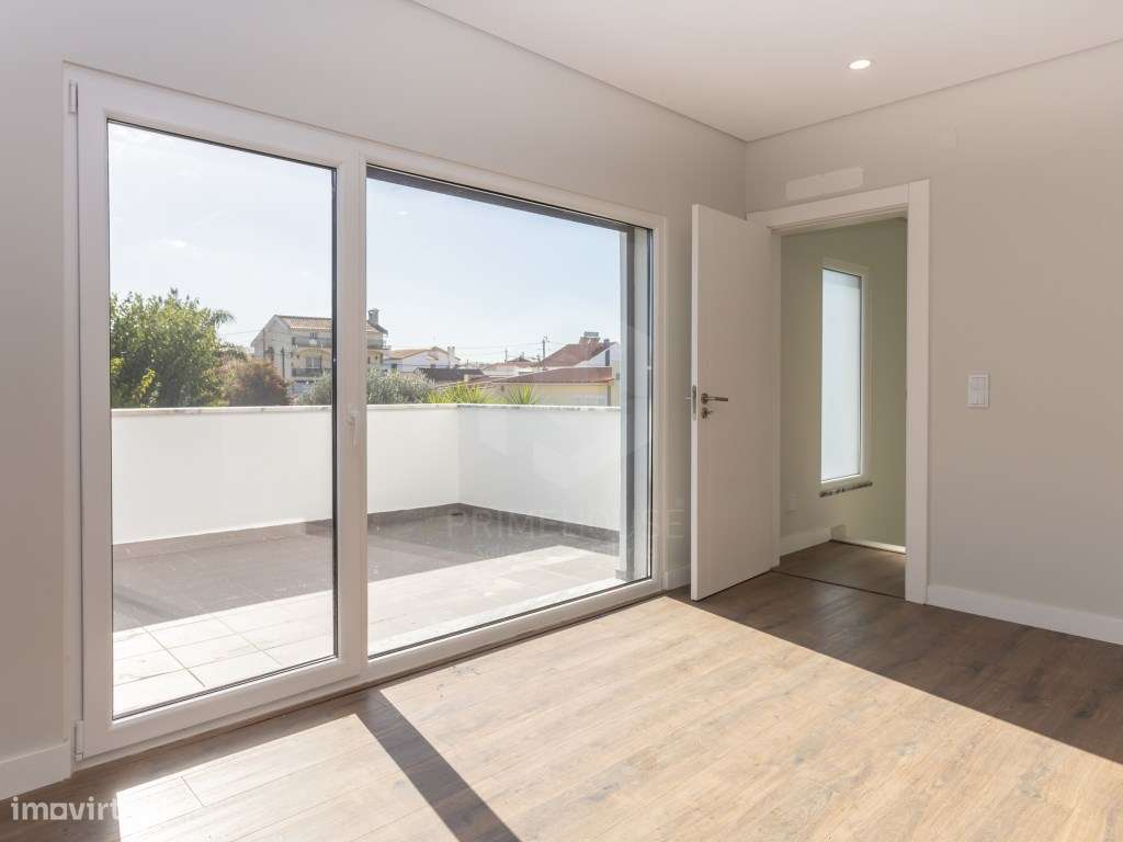 Moradia isolada T5 acabamentos Premium/ piscina e garagem-43