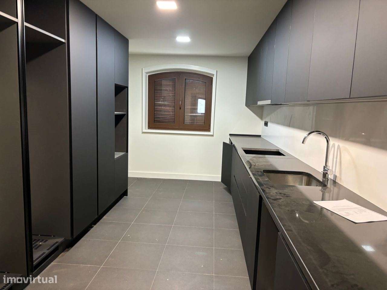 Magnífica Moradia 4 frentes/2 suites/garagem 4 carros/a 350m da praia-6