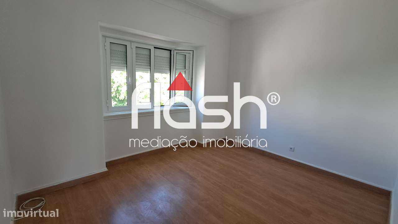 Apartamento T4 nas Mercês-19