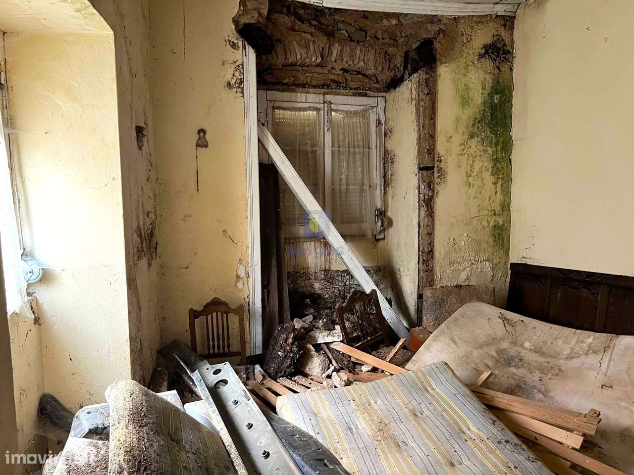 Baixa de Preço !!!! Villa para Recuperação na Labrujeira - Ventosa - A-38