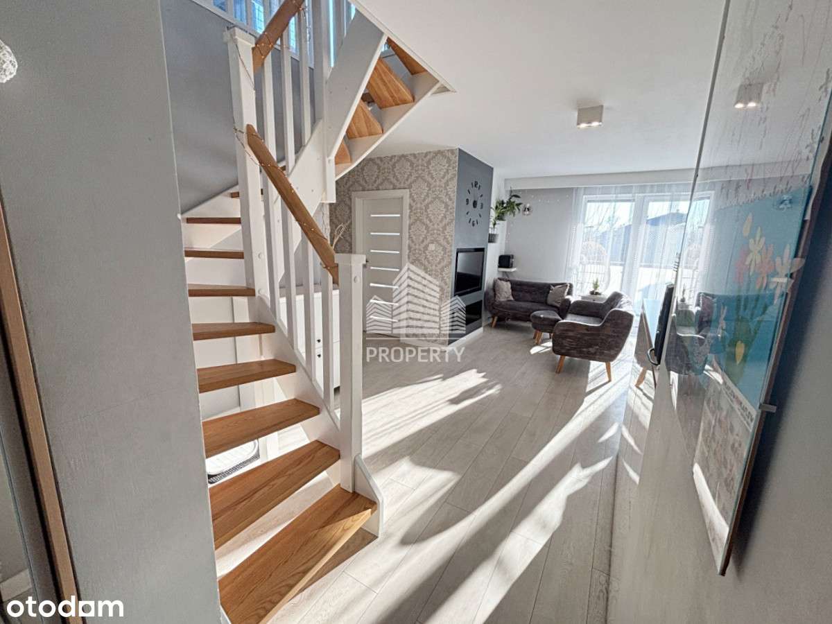 Teren ogrodzony,dwa m.postojowe,dwupoziomowe-18