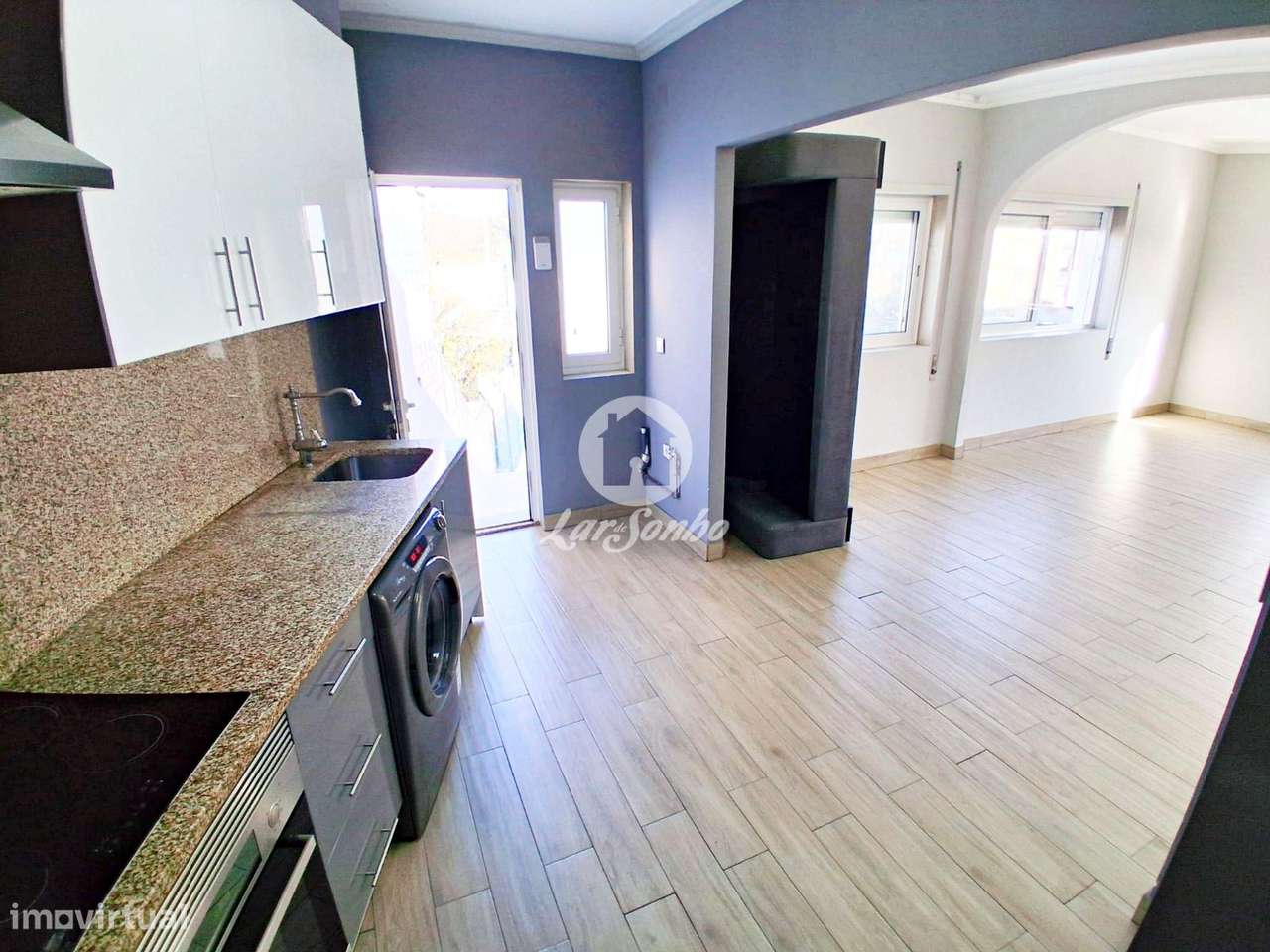 Andar moradia T3 totalmente renovado, com três frentes e excelente ...-6