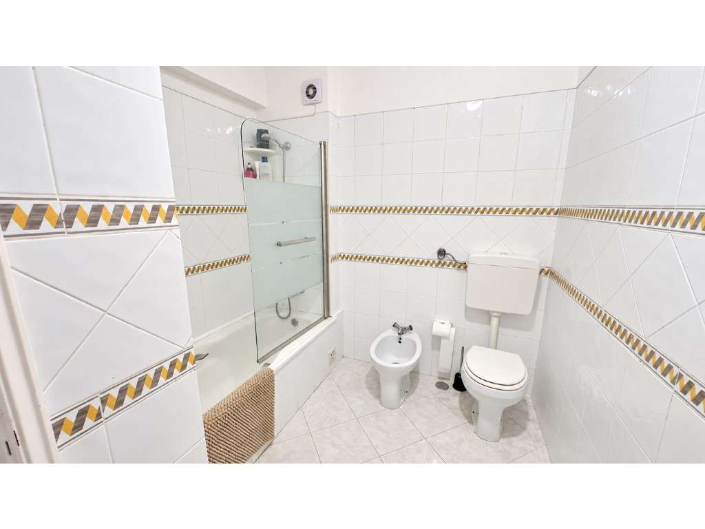 T3 Remodelado | 2 Frentes | Muita Luz Natural | 2 WC | Grande Arrec...-17