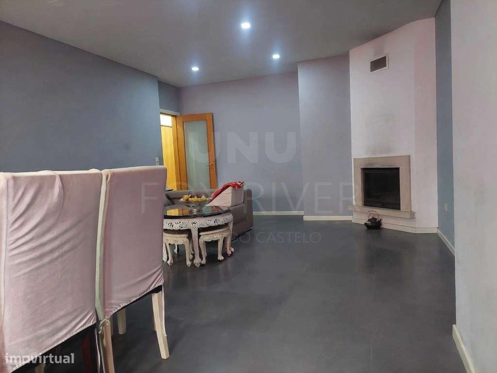 Apartamento T2 com Terraço Privativo e Garagem - Touguinha, Vila do...-10