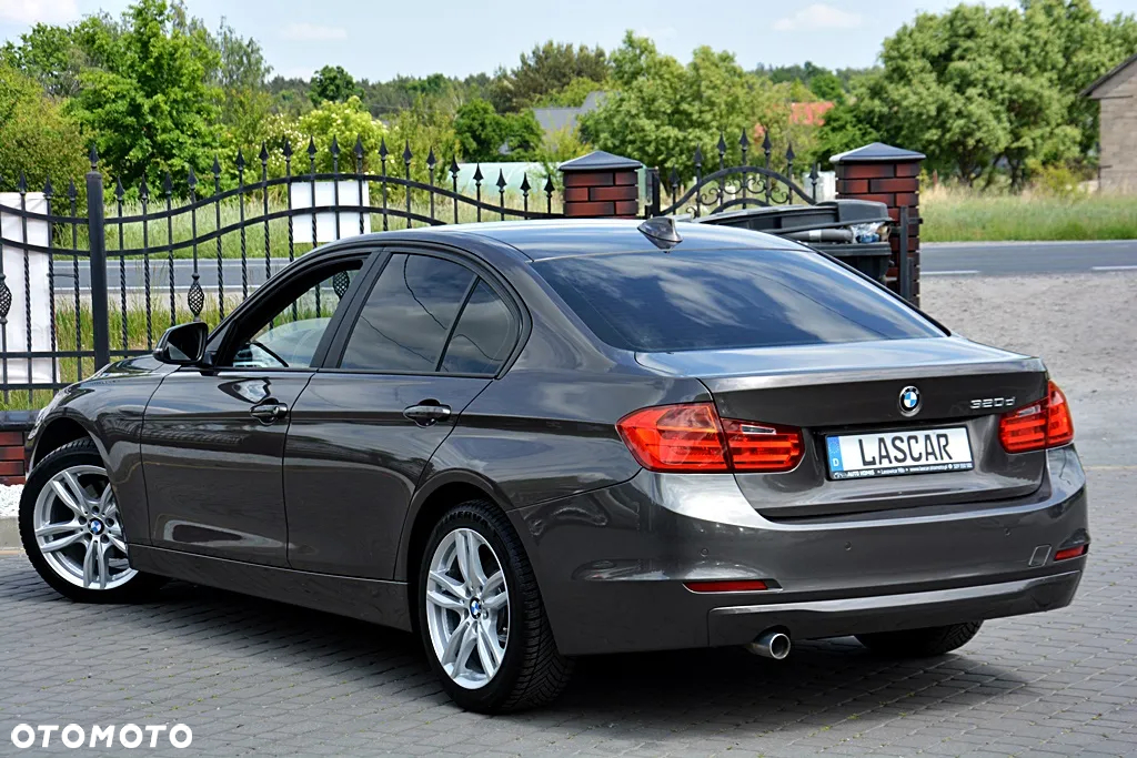 BMW Seria 3 320d DPF Edition Exclusive - 23