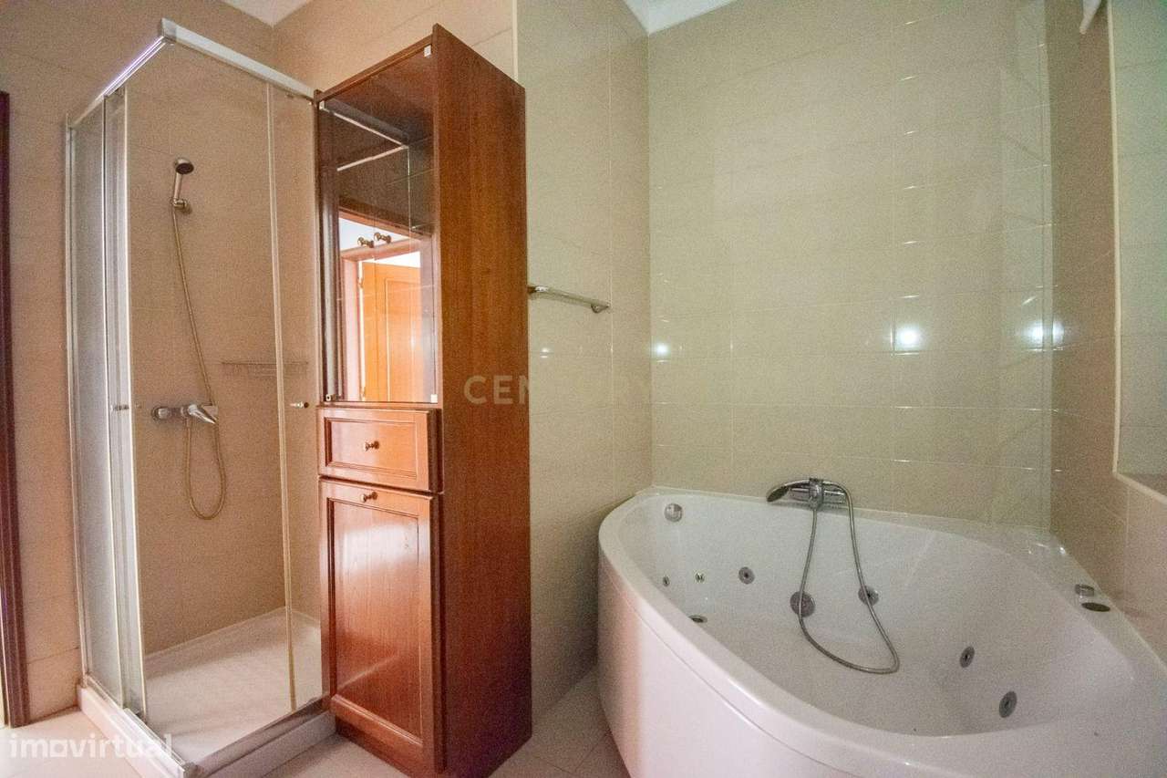 Moradia Exclusiva no Coração dos Olivais – Conforto, Espaço e Tranquil-17