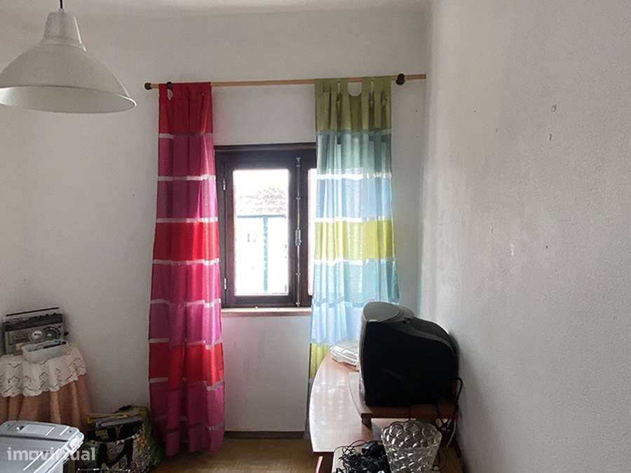 Pequeno apartamento T2, para remodelar, centro de Caldas da Rainha-7