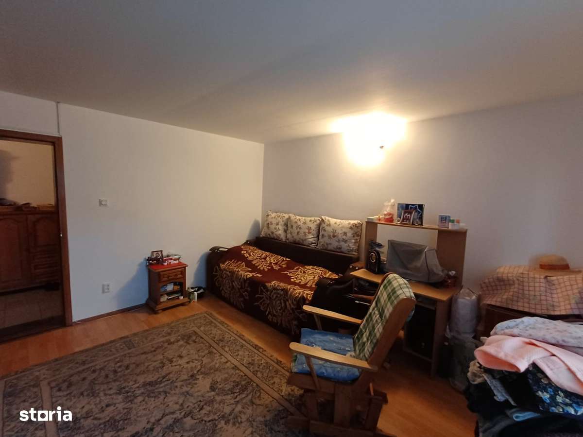 Casa de vanzare Codlea 299.00 euro - 7 camere,300 mp -  834 mp curte.-9