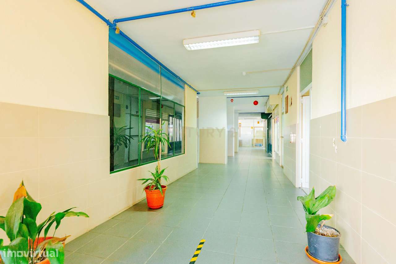 Loja para venda em Marvila, inserida numa galeria comercial. - Grande imagem: 2/12