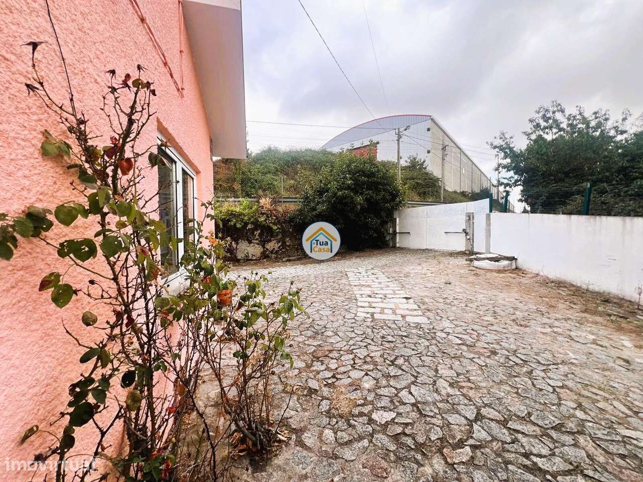 Moradia T6 com piscina, terraço, garagem e cave, situada em Adaufe, Vi - Grande imagem: 3/48