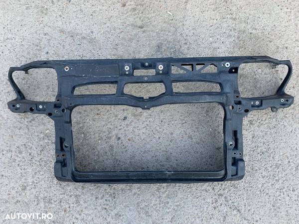 Tragher / Panou Frontal / Calandru VW Bora 1.4 1.6 1.8 1.9 TDI 2.0 1998 - 2005 Cod 1J0805594 - 1