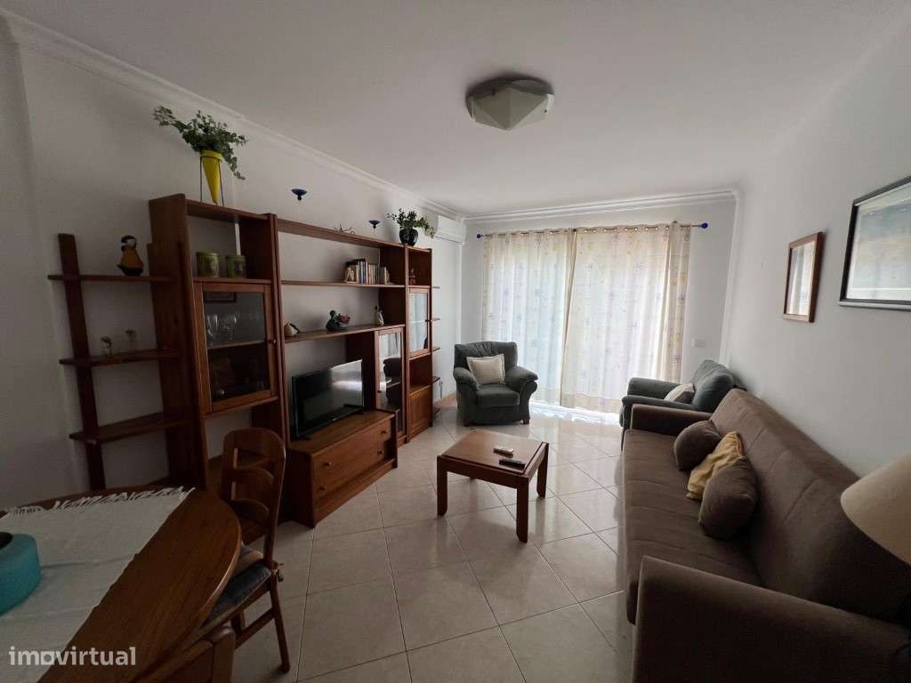 Apartamento T2 amplo com vista mar, a apenas 2 minutos da praia e 5... - Grande imagem: 5/17