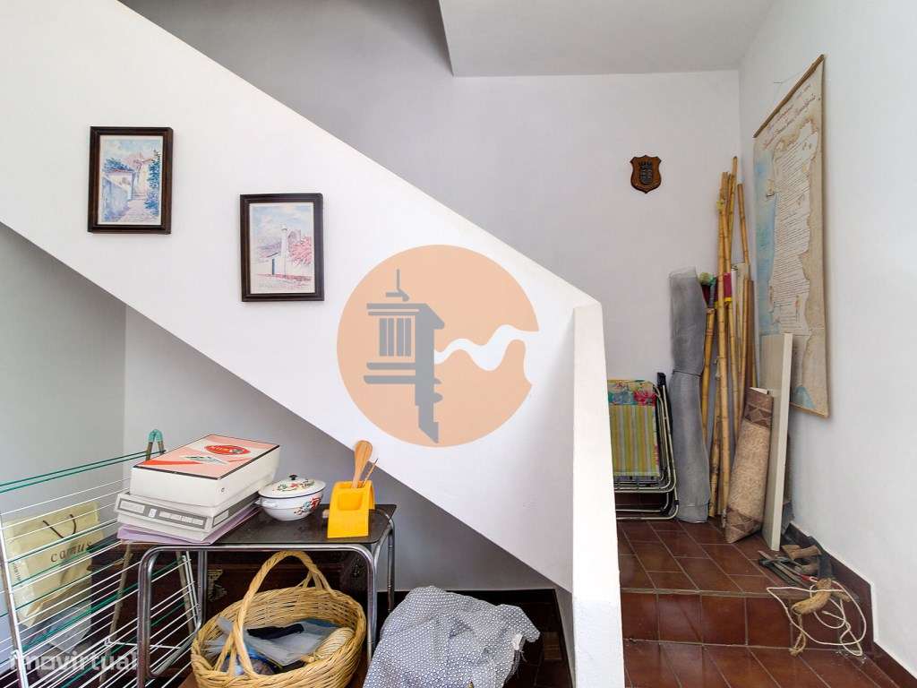 Moradia T3+2 com Jardim, Garagem e Vista Castelo no Centro de Castr...-47