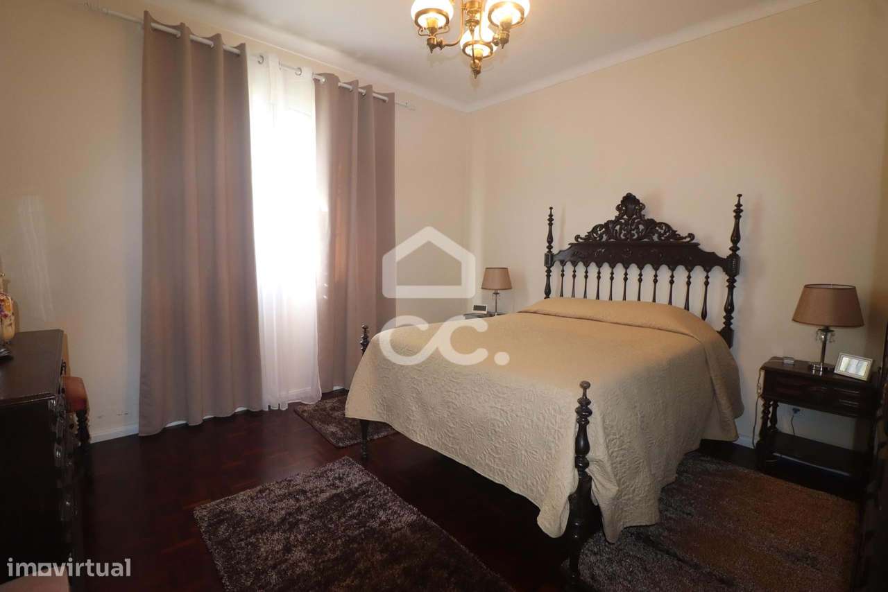 Moradia com 4 Quartos e Anexo T1  - São Vicente Ferreira - Ponta Delga-14