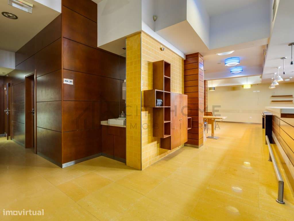 Espaço Comercial de 425m² no Coração de Faro-10