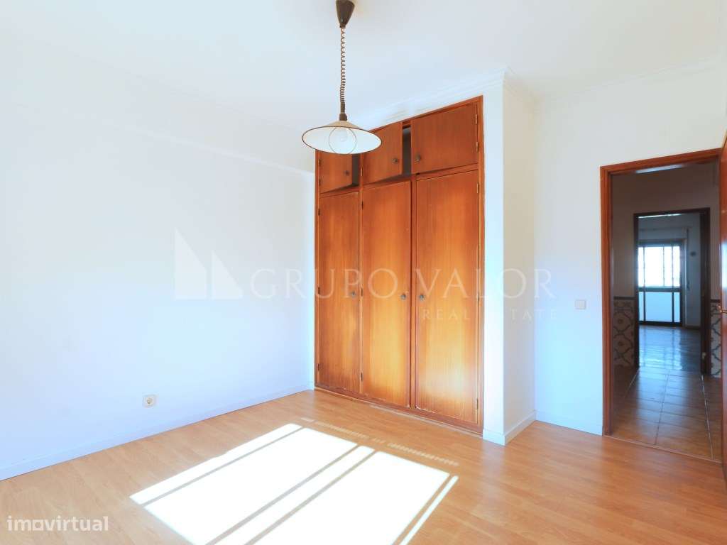 Apartamento T2 com Arrecadação, em Mem Martins-15