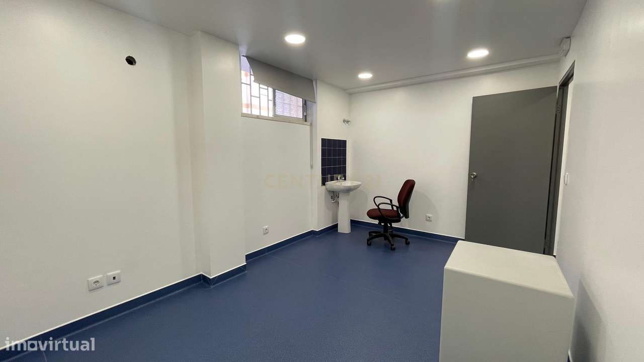 Espaço Comercial em Linda-a-Velha-18