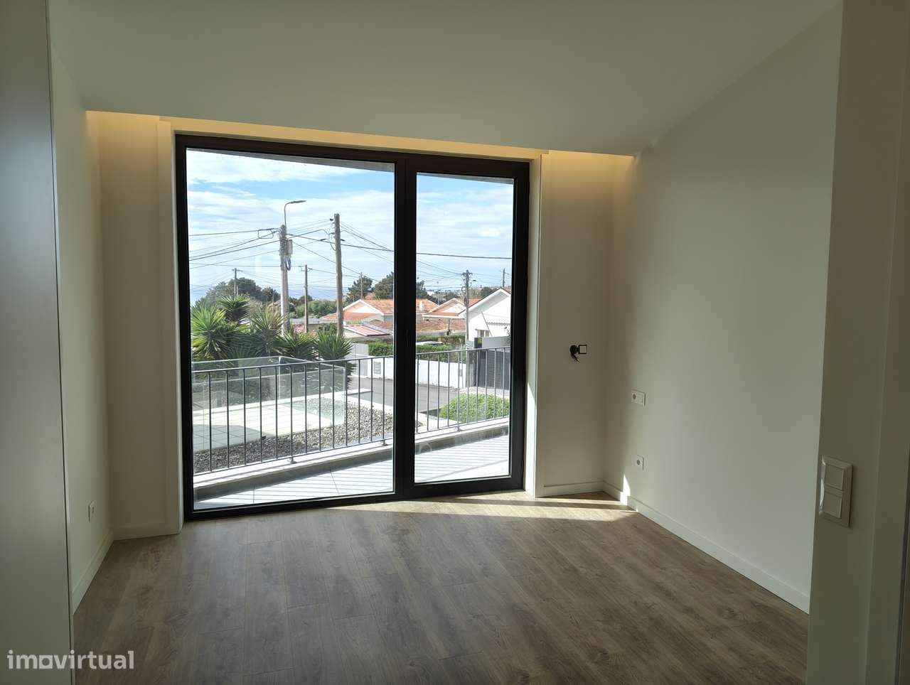 Moradia T4 com piscina e jardim em Canidelo-43
