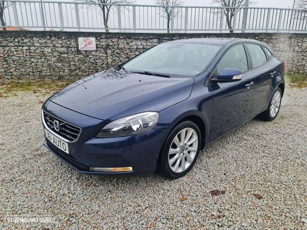 Volvo V40 1.6 D2 Momentum - 1