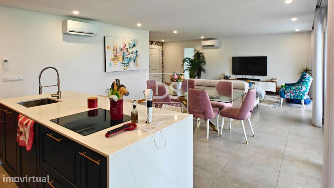 Moradia contemporânea com piscina e vistas desafogadas em Ponte de Lim - Grande imagem: 5/27