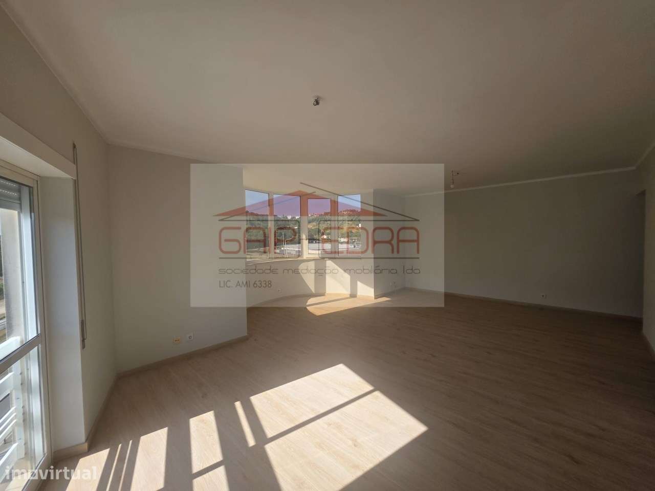 Apartamento T1 com 74 m2 totalmente restaurado Multiusos Alcobaça-5