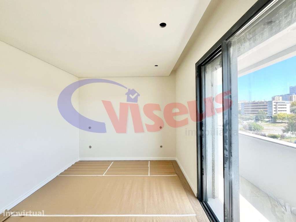 Apartamento T3 Penthouse Coimbrões-7