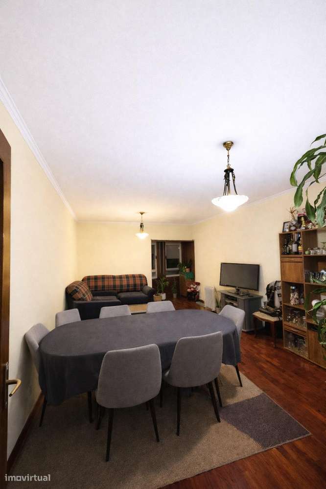 Apartamento T2 | Lugar Garagem | Elevador | São Cosme | Exclusivo-1