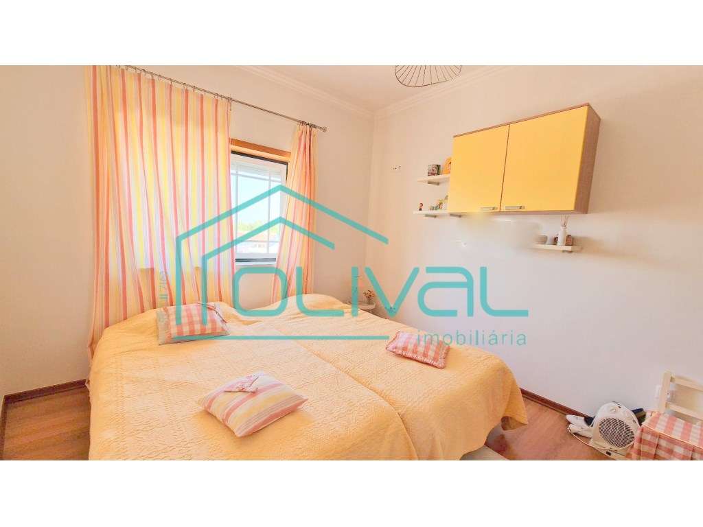 T4 com Arrecadação e Garagem Box no Centro de Benavente - Excelente...-23