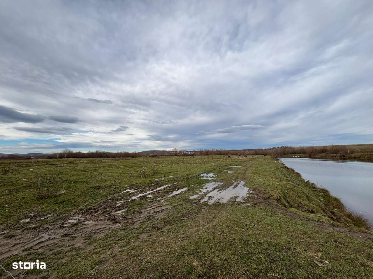 Teren extravilan 24.000 mp cu lac cu pesti zona Cristian-0