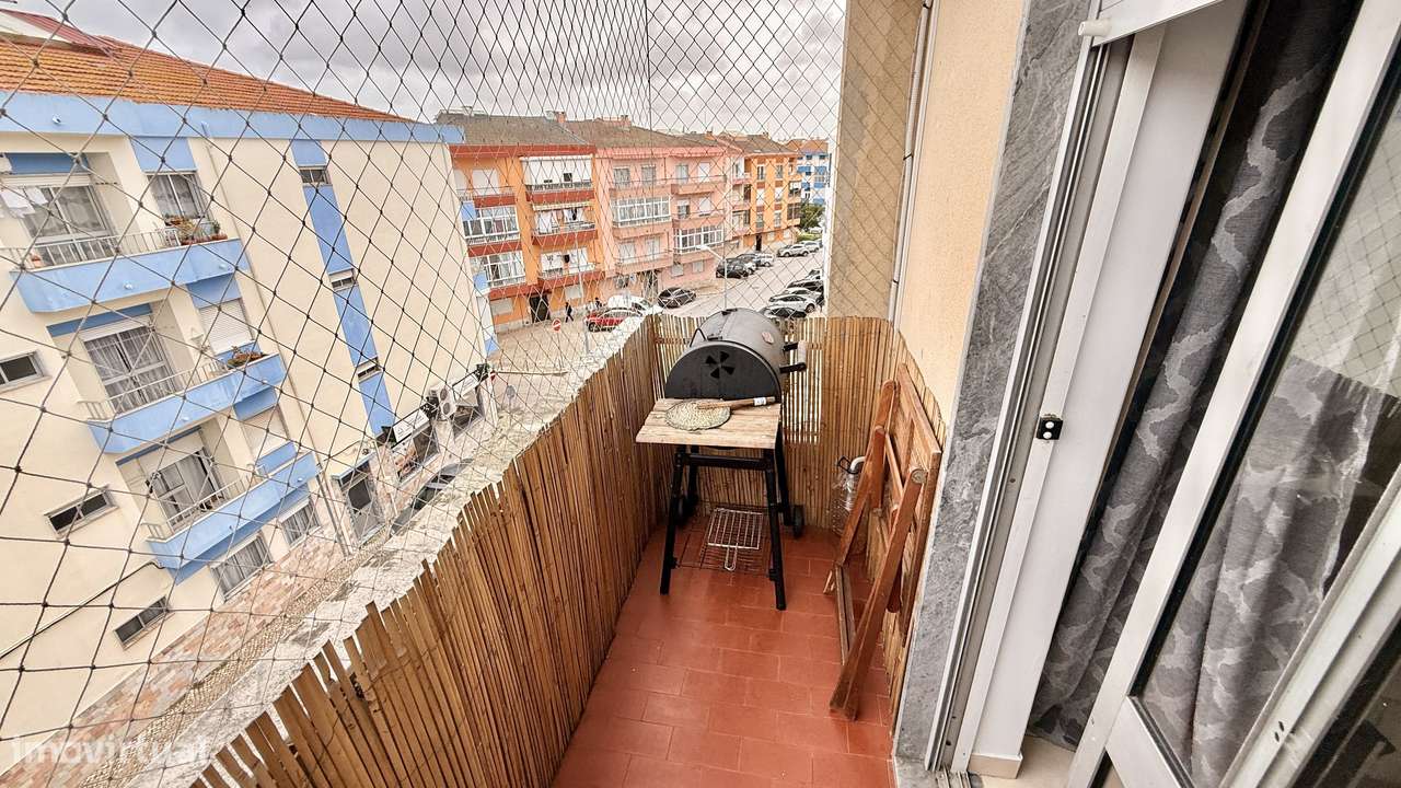 Apartamento T2 espaçoso com 2 varandas, próximo de tudo!-11