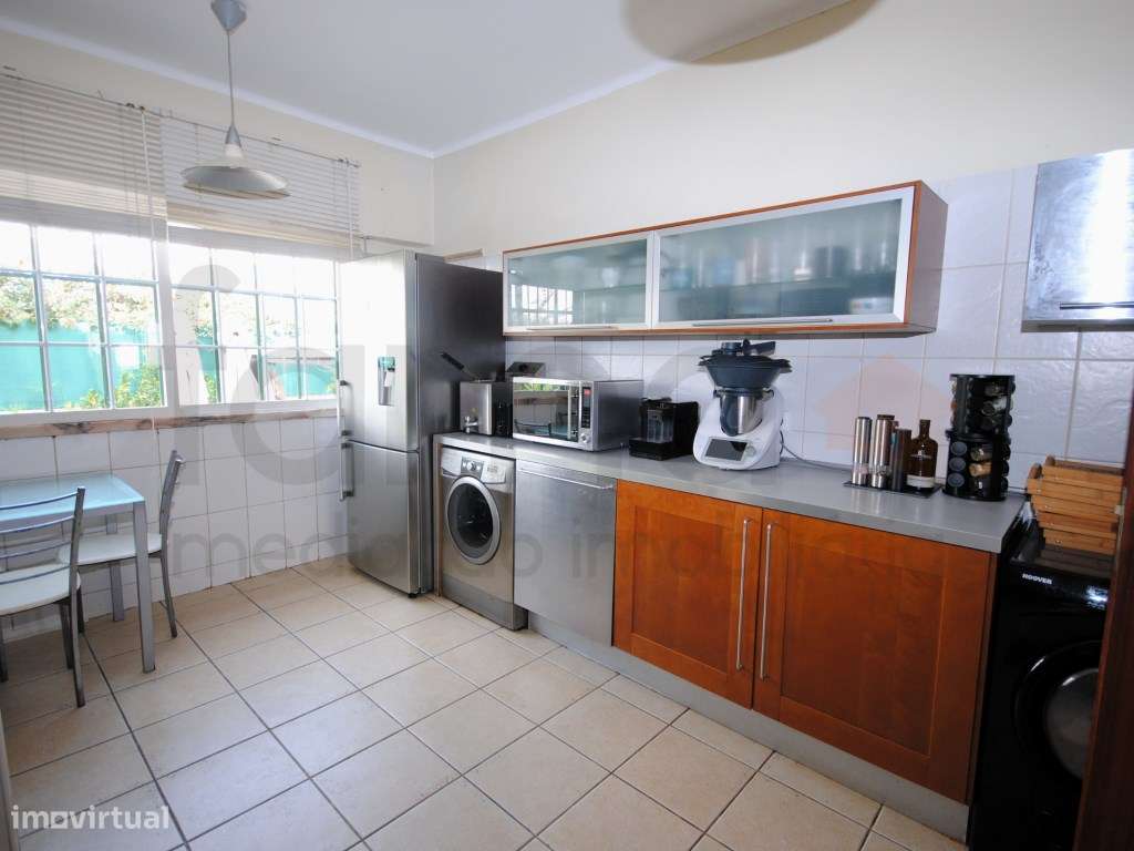 **Oportunidade Única: Moradia T6 à Venda!**-24