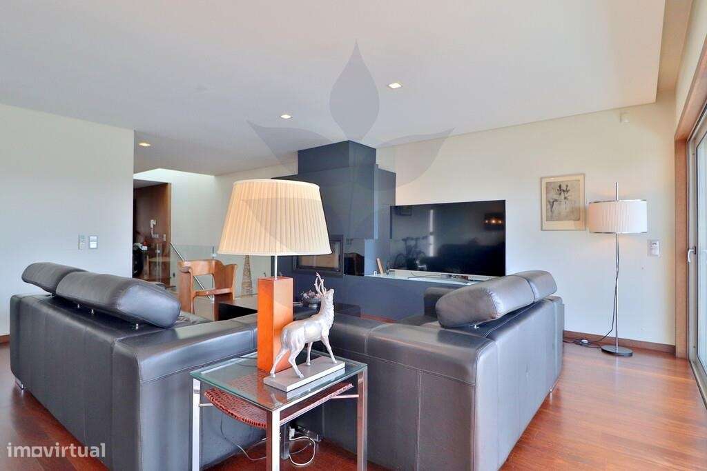 Venda Moradia Geminada Palmeira T4-19