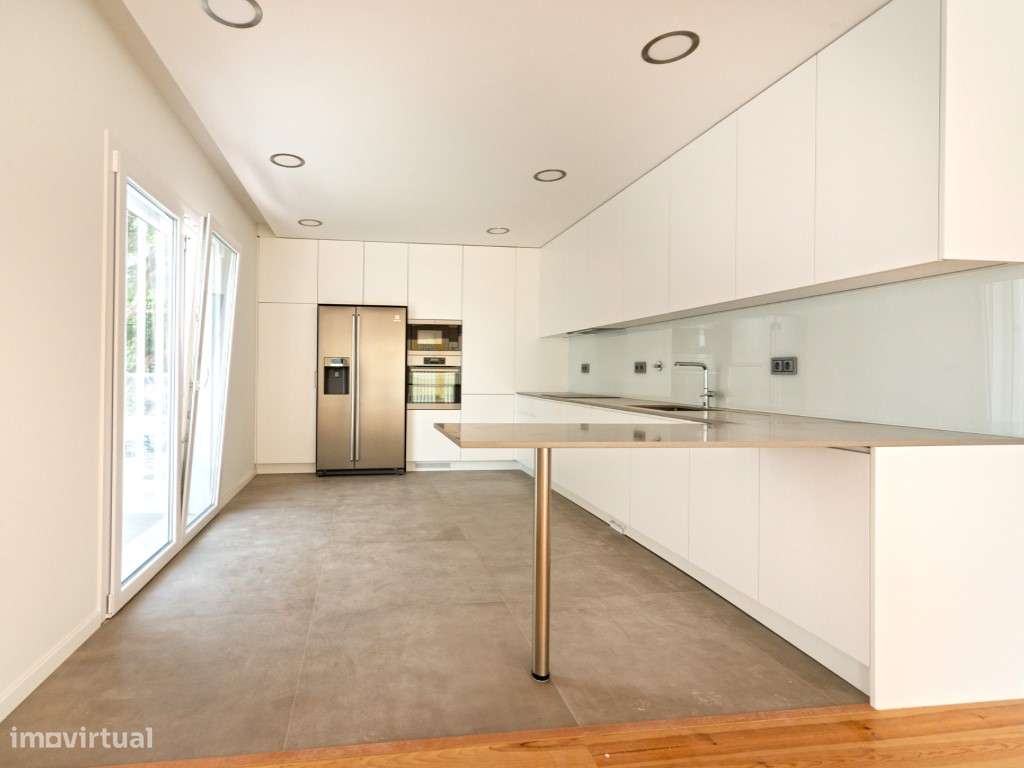 T4 com terraço em São João do Estoril - Grande imagem: 4/21