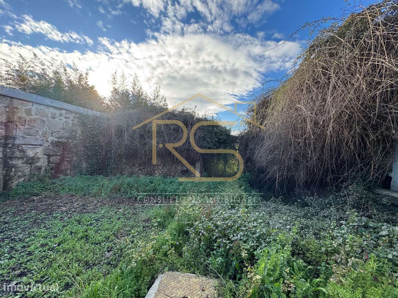 Moradia individual, para restauro | Landim, Famalicão-7