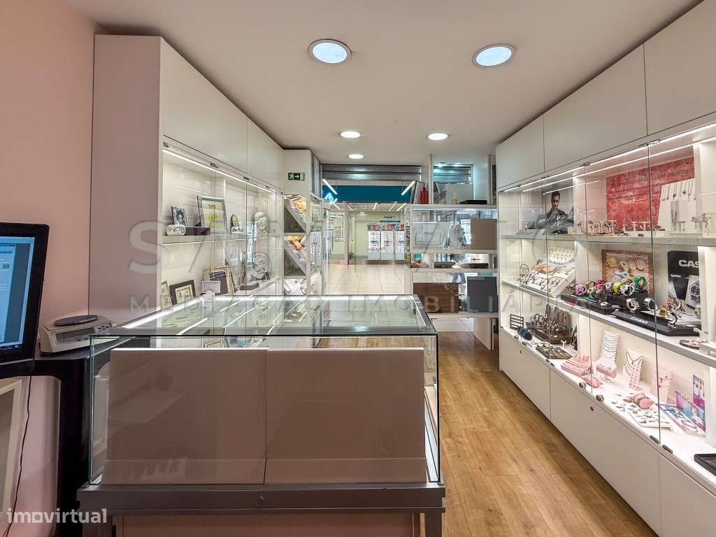 Trespasse Loja - Ouriversaria - Continente S. Cosme/Valbom - Grande imagem: 5/10