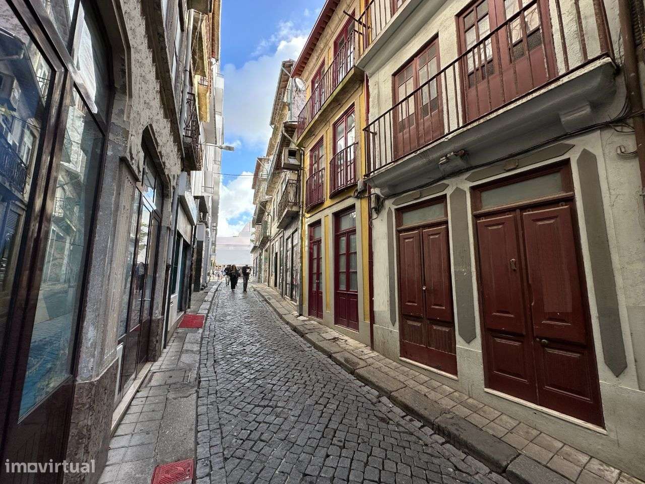 Prédio de 3 pisos para remodelação no centro histórico do Porto - Grande imagem: 3/23