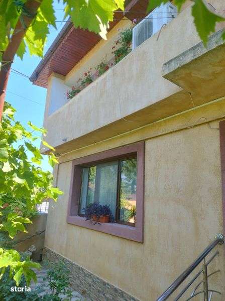 Casa deosebita cu etaj, 4 dormitoare, curte, garaj, beci, utilitati - Imagine principală: 5/6