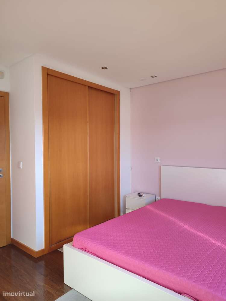 Moradia c/4 quartos(2 suites)+escritório, condomínio fechado c piscina-9