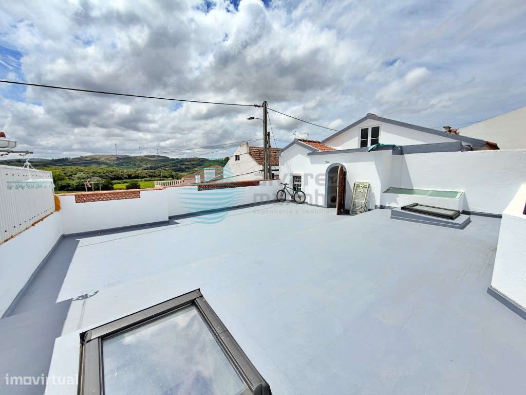 Moradia com piscina na Zona de Torres Vedras 5 minutos Auto estrada A8-24