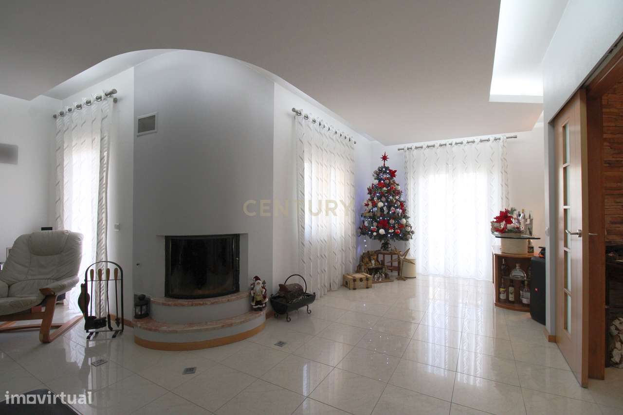 Moradia V3+2 de Luxo com Garagem, Sótão Aproveitado e Domótica Alexa n-15