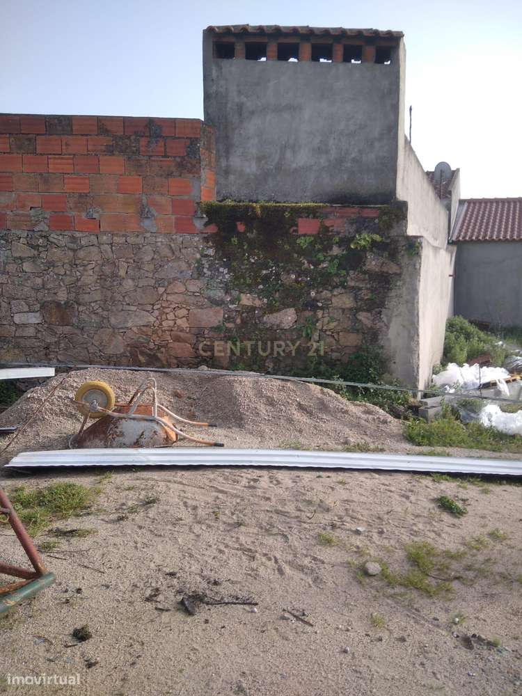 Moradia T4 para reconstrução | Crato - Grande imagem: 5/17