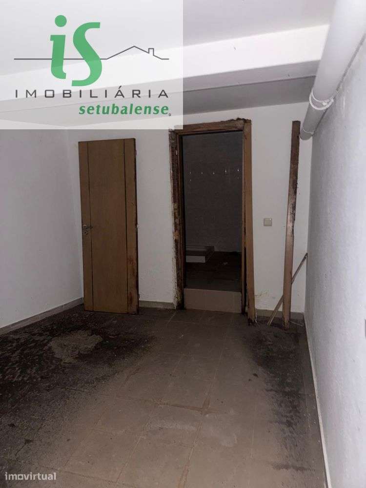 MORADIA T4 NA SOBREDA COM GARAGEM ISOLADA E TERRENO EM GAVETO.-26