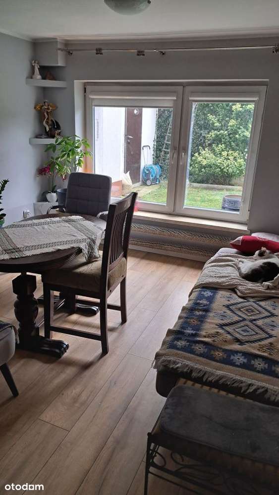 Do sprzedaży bardzo ładny bliźniak w cichej uliczc-12