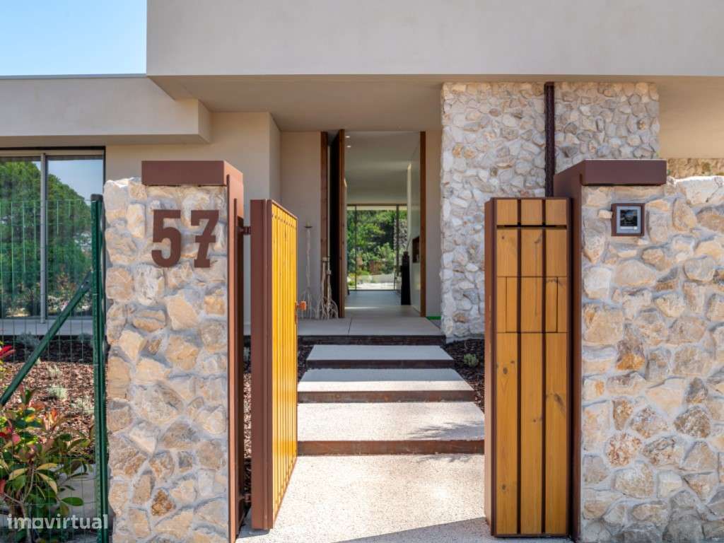 Moradia de extraordinária qualidade junto à lagoa, golfe e praia-3