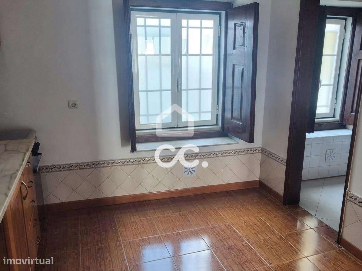Prédio para investimento em Torres Novas com 3 apartamentos T0 e T1 em-25